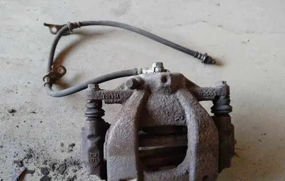 Toyota Verso Front brake caliper