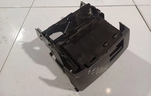 Glove box