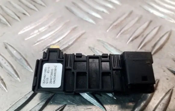 Mercedes-Benz E W212 Outside/exterior temperature sensor A2048210851 2940708500