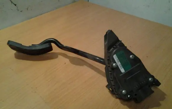 Audi A4 S4 B7 8E 8H Accelerator throttle pedal 8E2721523E 6PV00802634
