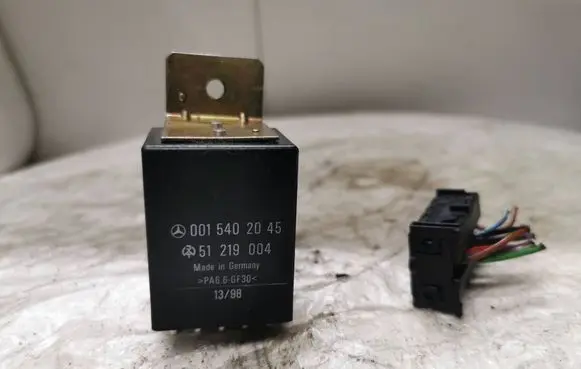 Mercedes-Benz Vito Viano W639 Other relay 0015402045 51219004