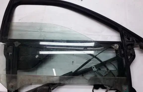 Audi A3 S3 8L Front door window/glass frame 