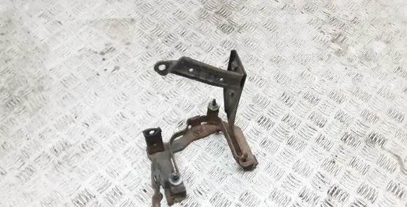 Volvo V50 Power steering pump mounting bracket 