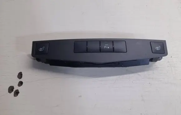 Mercedes-Benz C W204 Seat heating switch A2049051100 0628000620 33702402