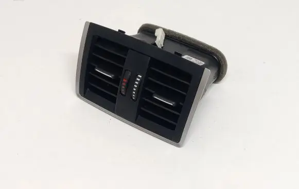 Rear air vent grill