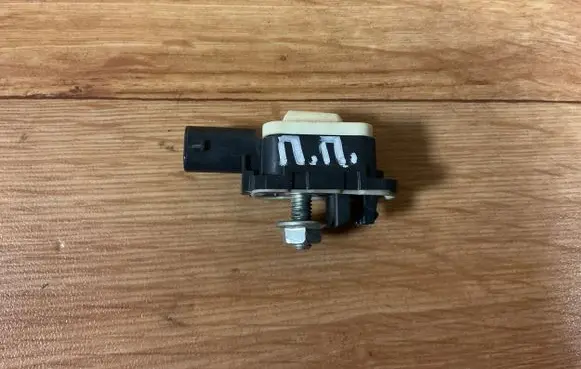 Volkswagen Touareg II Airbag deployment crash/impact sensor 7P0959354