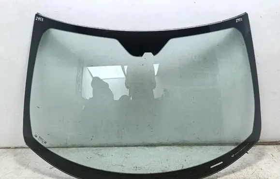 Chevrolet Corvette C8 Front windscreen/windshield window 