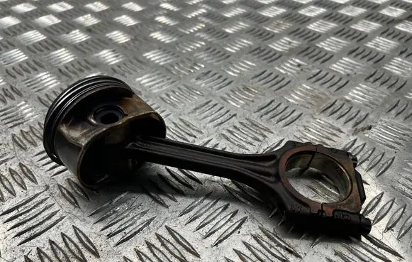 Skoda Octavia Mk2 (1Z) Piston with connecting rod CBZ