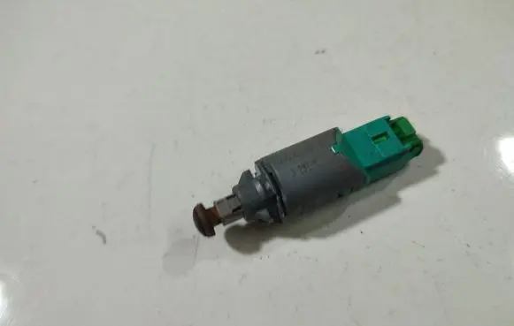 Renault Scenic II - Grand scenic II Brake pedal sensor switch 8200168240B