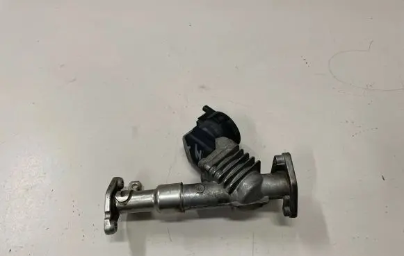 BMW 3 E90 E91 EGR valve 7563241