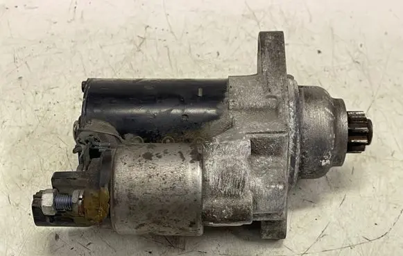 Volkswagen Golf IV Starter motor 1005831