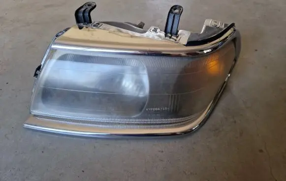 Mitsubishi Pajero Sport I Headlight/headlamp