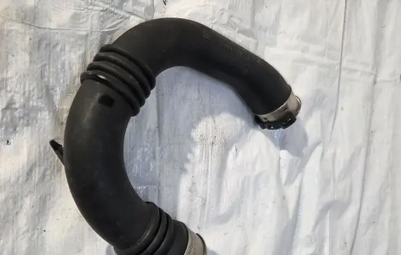 Opel Adam Turbo air intake inlet pipe/hose 13439996