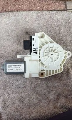 Audi A6 S6 C6 4F Front door window regulator motor 4F0959802B