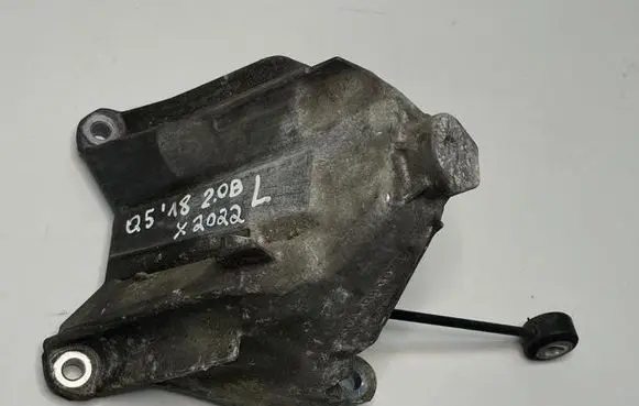 Engine mounting bracket