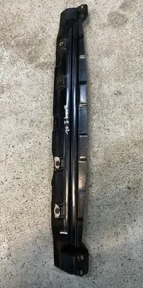 Volkswagen Touareg I Bottom radiator support slam panel 7L6805551A