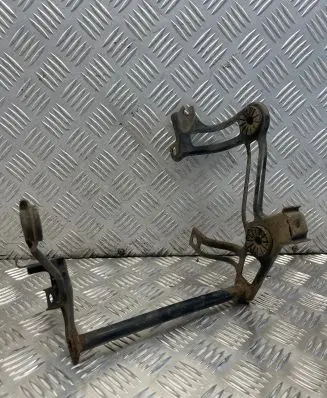 Radiator mount bracket