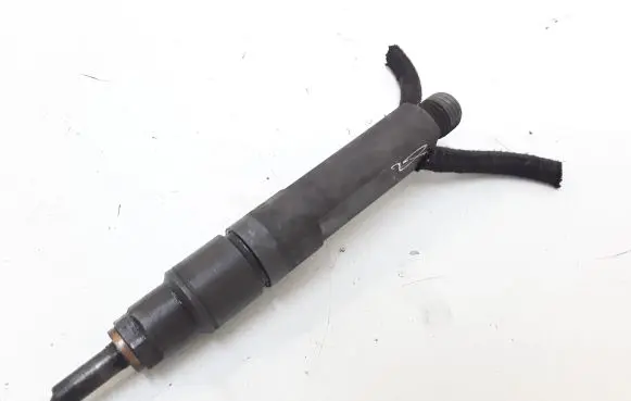 Skoda Octavia Mk1 (1U) Fuel injector 038130202A