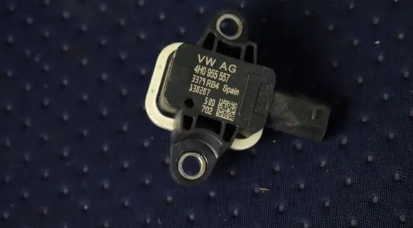 Audi A7 S7 4G Airbag deployment crash/impact sensor 4H0955557