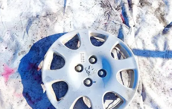 Peugeot 207 R15 wheel hub/cap/trim 9651017180 9651551380