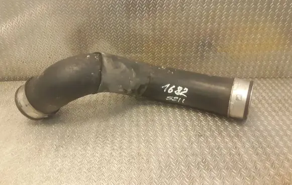 Mercedes-Benz E W211 Intercooler hose/pipe 2115282082