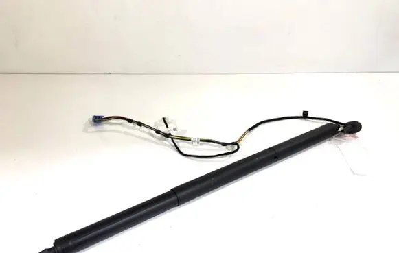 Mercedes-Benz GLA W156 X156 Shock absorber/damper mounting bracket 1568900230