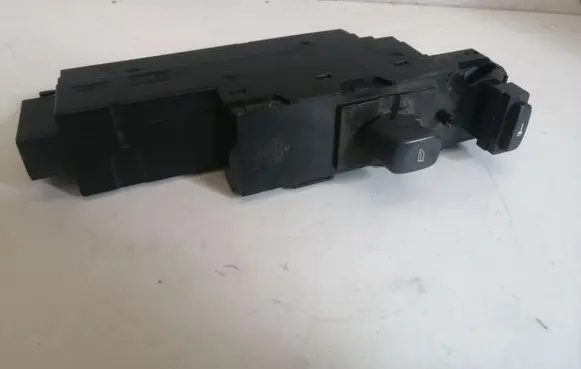 Volvo V70 Electric window control switch 9452941 M6P07500167