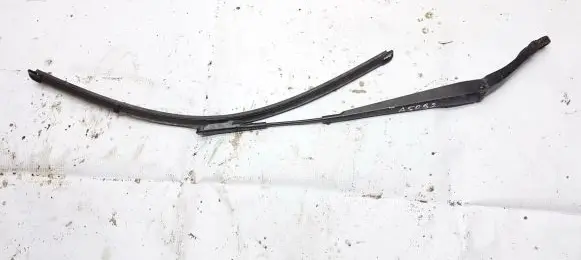 Volvo XC90 Front wiper blade arm