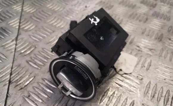Volkswagen PASSAT B7 Ignition lock 3c0905843t
