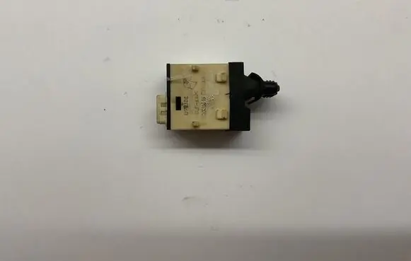 Jeep Cherokee III KJ Electric window control switch 39754D