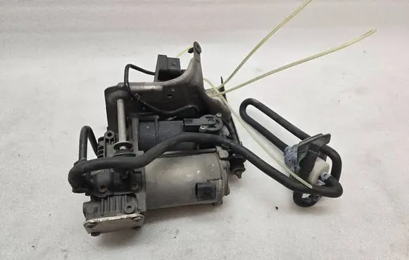 Mercedes-Benz S W222 Air suspension compressor/pump A2223200604