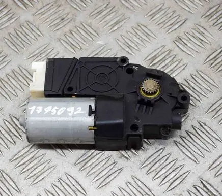 Mercedes-Benz GLK (X204) Sunroof motor/actuator A2044420723 A2048200408