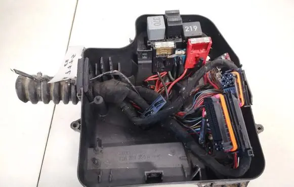 Volkswagen PASSAT B5 Fuse box set 8d1907355b