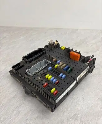 Volvo XC90 Fuse module 30728512 28017881