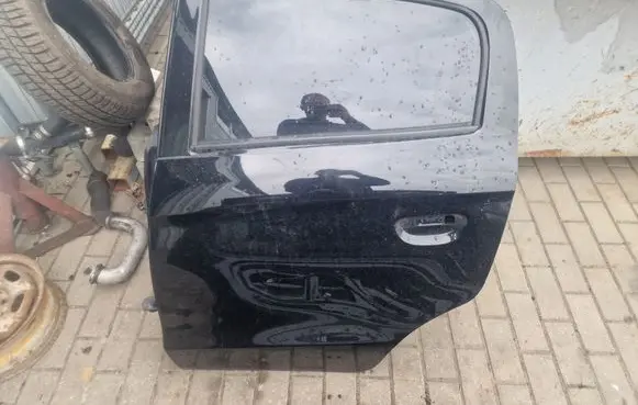 Mitsubishi Space Star Rear door