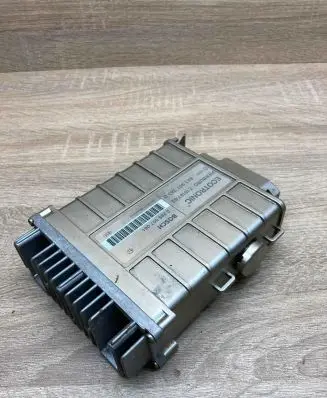 Volkswagen PASSAT B3 Engine control unit/module ECU 893907383B 0285007061