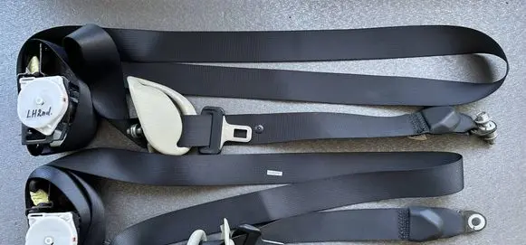 Rear seatbelt