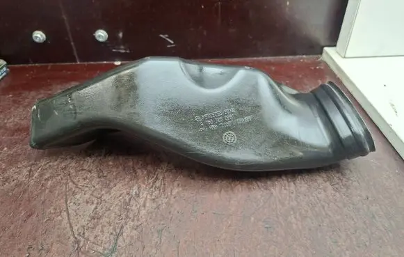 Mercedes-Benz ML W163 Air intake duct part A1635050361