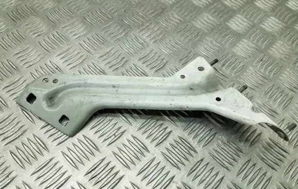 Fender mounting bracket