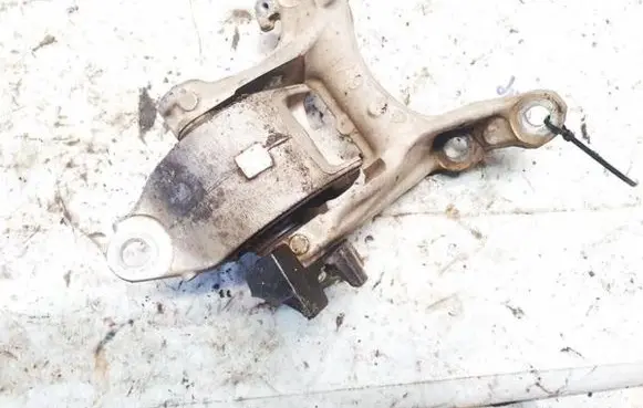 Honda Civic IX Engine mount bracket