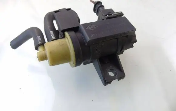 Renault Megane III Vacuum valve 8200790180