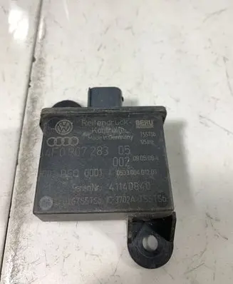 Audi A6 S6 C6 4F Tire pressure control unit 4F090728305