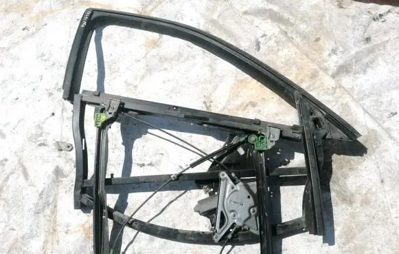 Audi A4 S4 B5 8D Front door window/glass frame 