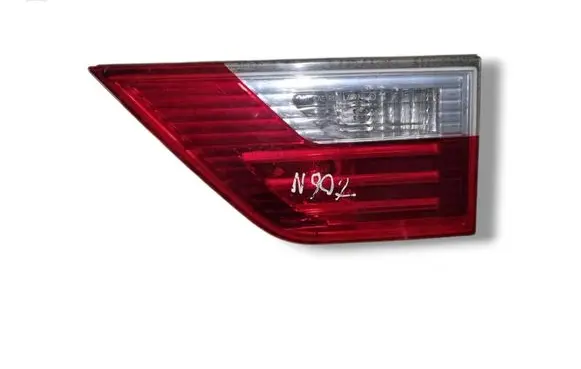 Tailgate rear/tail lights