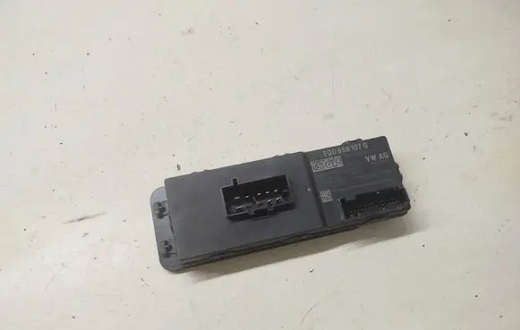 Volkswagen PASSAT B8 Tailgate/trunk control unit/module 5Q0959107G
