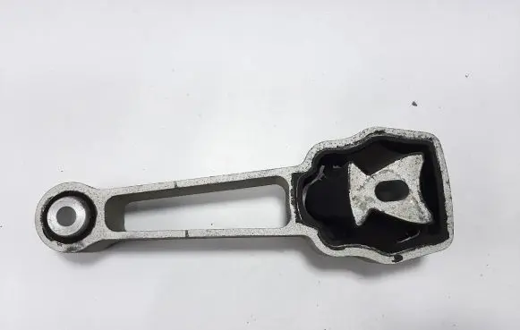 Volvo XC60 Engine mount bracket