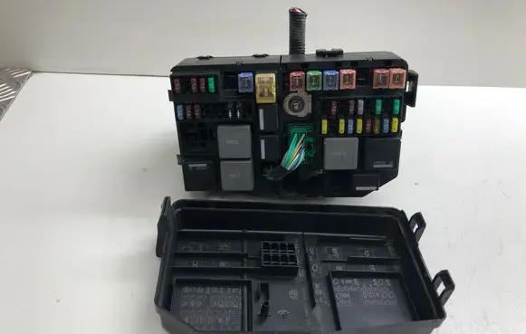 Ford Mondeo Mk III Fuse box set 1S7T14A142AA 71543256