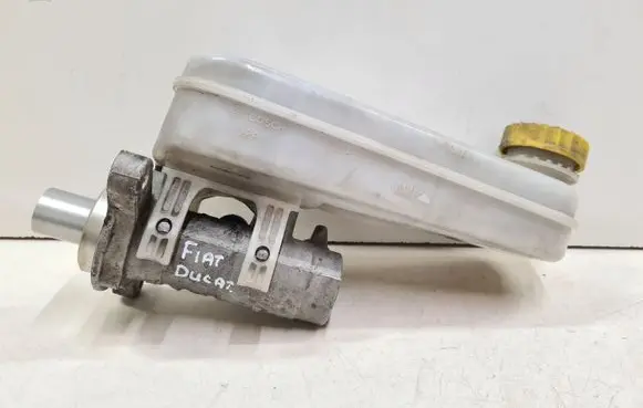 Master brake cylinder