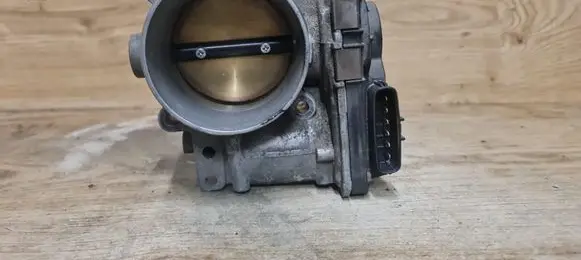Volvo V70 Throttle valve 8677796
