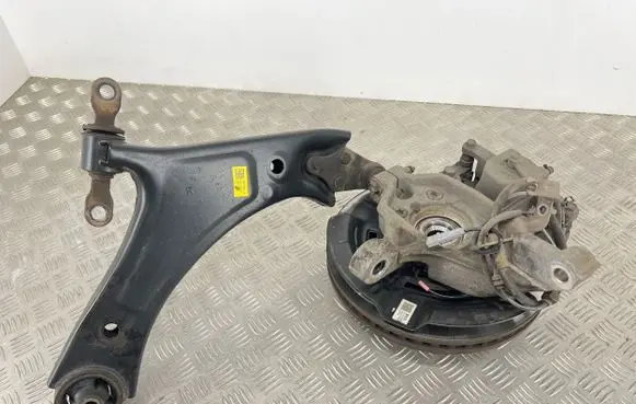 Hyundai Santa Fe Front wheel hub spindle knuckle